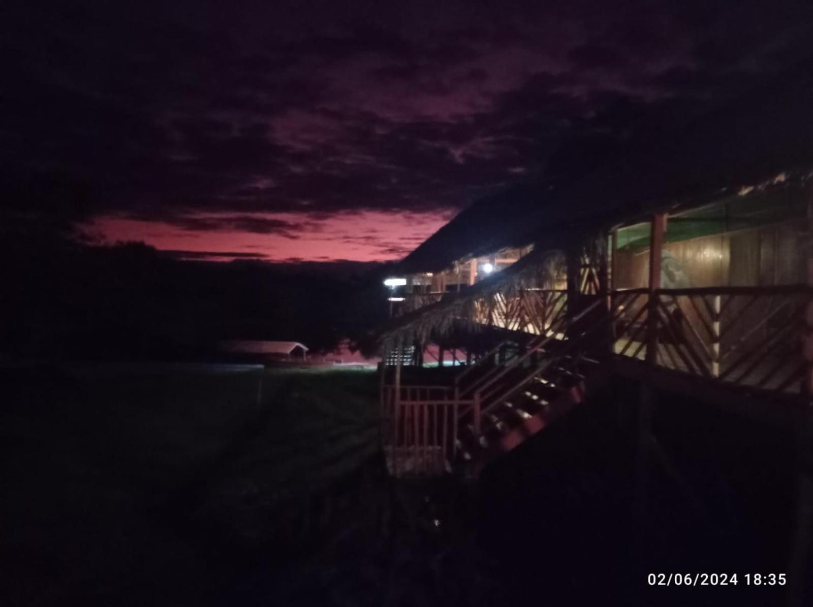Casa Kukama Lodge Икитос Екстериор снимка